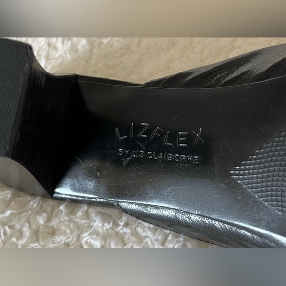 LIZFLEX Women's size 8 black high heels. Leather uppers. Pre-owned - Picture 11 of 11